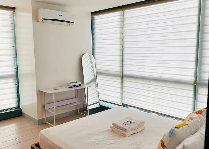 Cozi Two Bedroom Family Near Grand Hyatt Bgc Manila