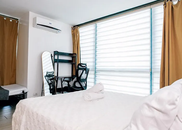 Apartment Cozi Two Bedroom Family Near Grand Hyatt Bgc