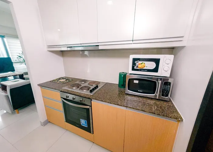 Cozi Two Bedroom Family Near Grand Hyatt Bgc *